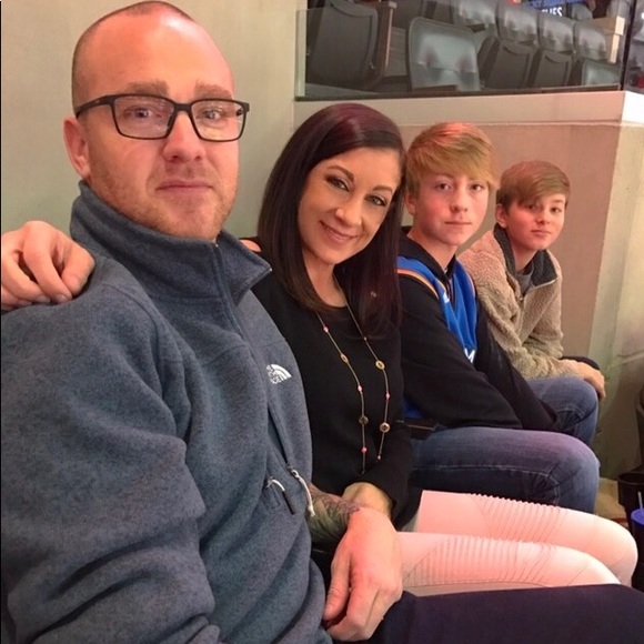 CLOSET CLOSING SALE! - Picture 6 of 8